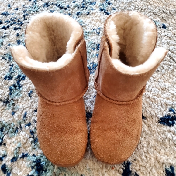 Toddler Ugg boots - Picture 1 of 4
